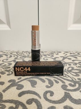 MAC Cosmetics Studio Fix Soft Matte Foundation Stick NC44 - Tan
